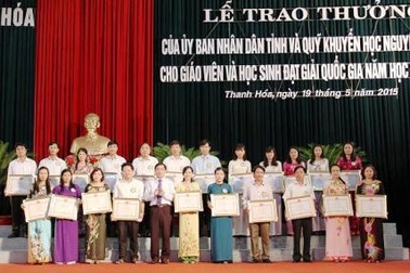 Trao thưởng học sinh giỏi quốc gia, giáo viên xuất sắc