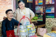 Xôn xao nữ đại gia ở Myanmar mang vàng đến nhà cầu hôn chàng trai trẻ