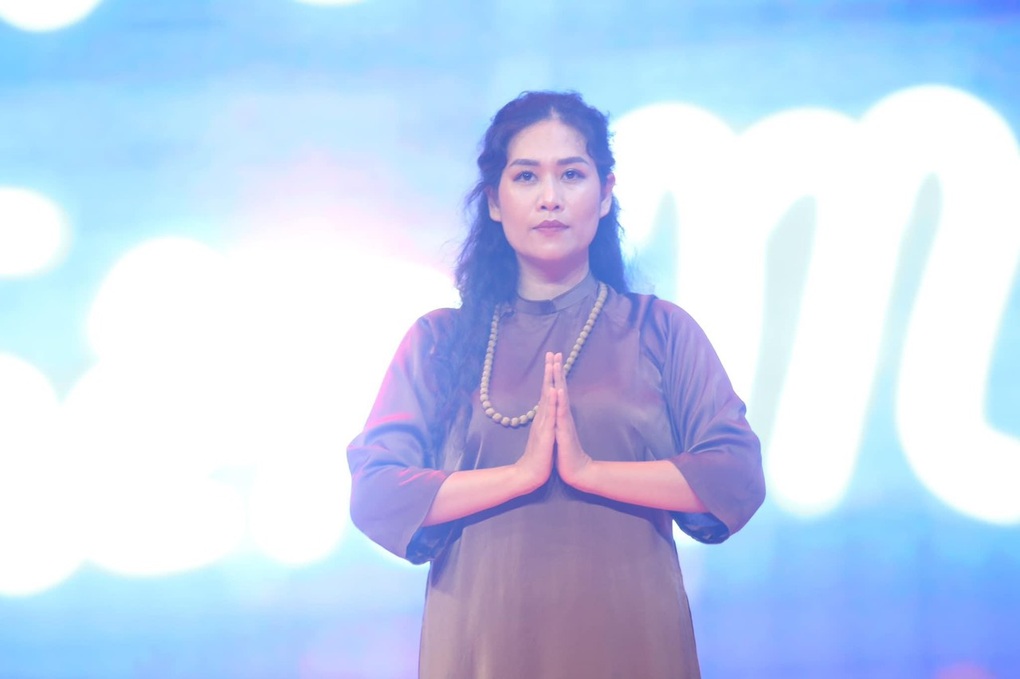 Sao Mai Hiền Anh cùng học trò làm MV Mẹ là Phật từ bi - 2 Sao Mai Hiền Anh cùng học trò làm MV Mẹ là Phật từ bi - 2
