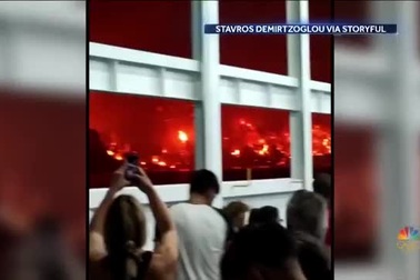 Hứng sóng nhiệt kỷ lục trong 30 năm, Hy Lạp vật lộn với cháy rừng