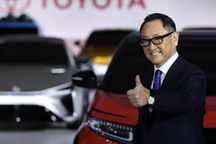 Chuyển hướng tập trung làm xe điện, Toyota thay "tướng"