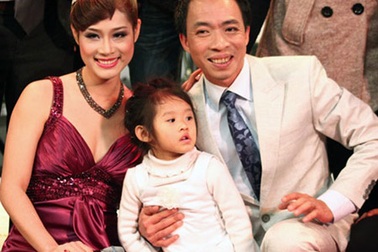 Ca sĩ Việt Hoàn: Muốn sạch đẹp cả tâm hồn và tiếng hát