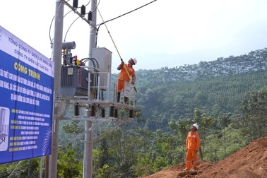 Đưa điện lưới quốc gia về khu tái định cư Làng Nủ
