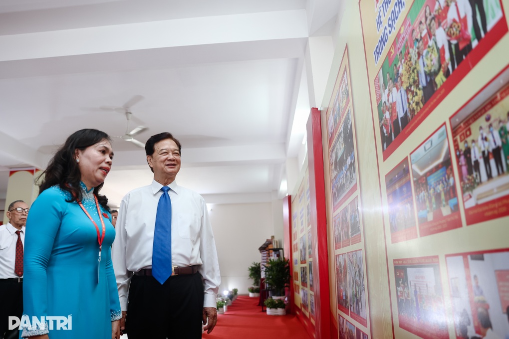 Nguyên Thủ tướng Nguyễn Tấn Dũng dự Đại hội Đảng bộ phường Xuân Hòa - 1 Nguyên Thủ tướng Nguyễn Tấn Dũng dự Đại hội Đảng bộ phường Xuân Hòa - 1