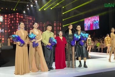 Dàn hoa hậu, á hậu và diễn viên VTV đổ bộ sàn diễn thời trang