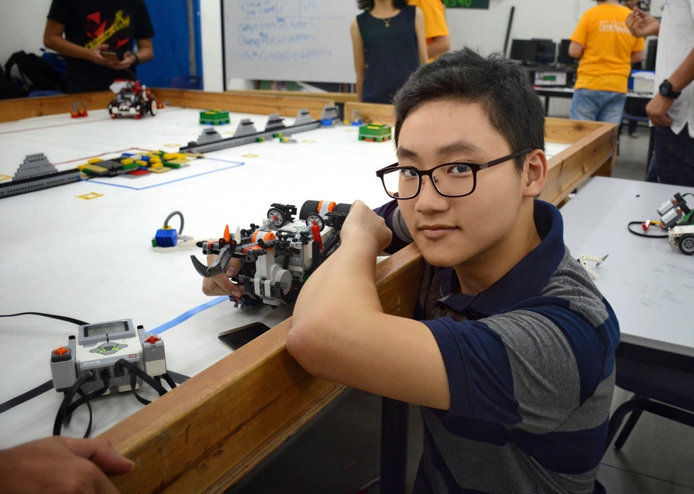 Chàng thủ khoa đa tài của trường Ams, có điểm thi khối D07 cao nhất Hà Nội - 2 Chàng thủ khoa đa tài của trường Ams, có điểm thi khối D07 cao nhất Hà Nội - 2