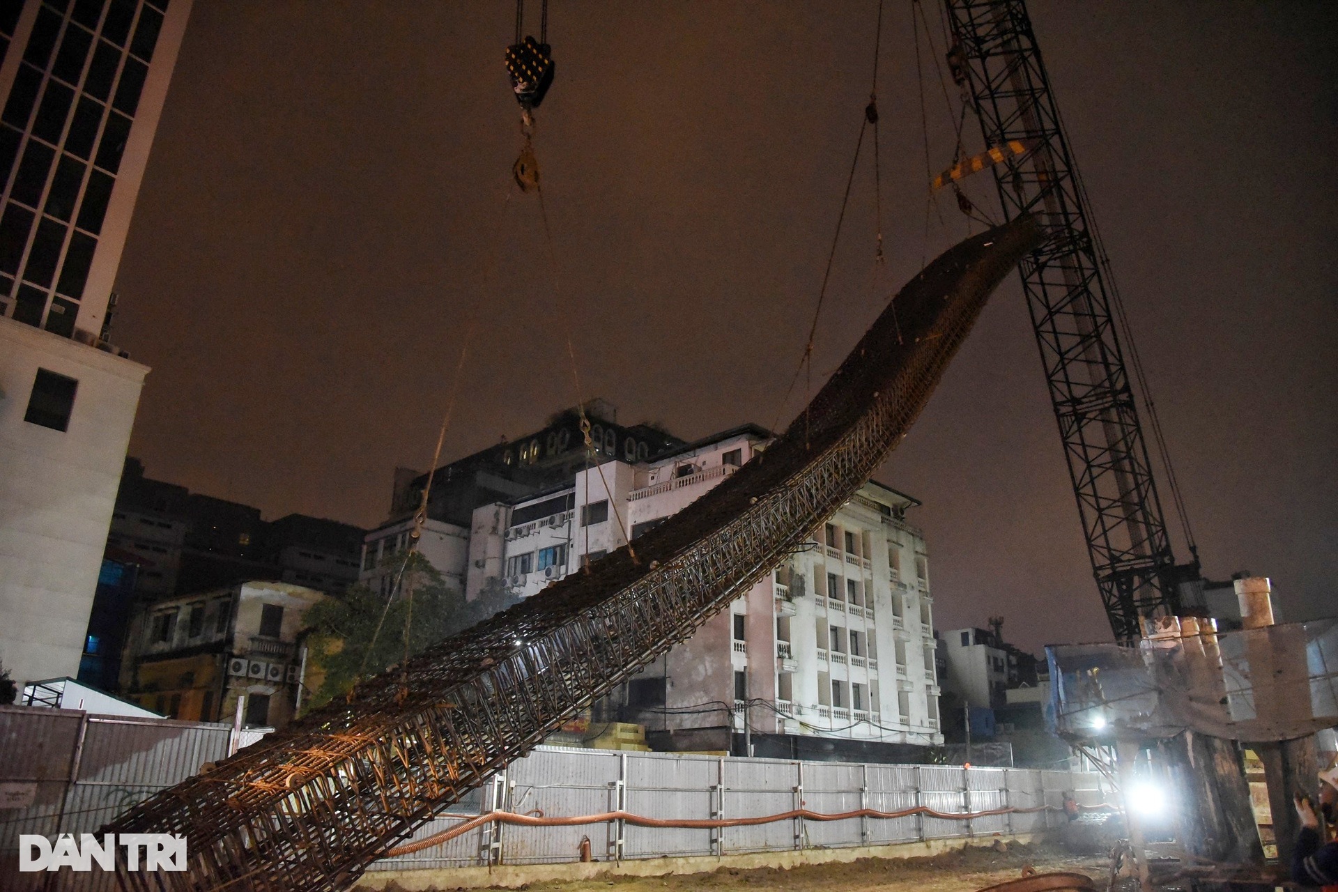 Những công nhân dầm mình trên công trường metro đêm giáp Tết - 5 Những công nhân dầm mình trên công trường metro đêm giáp Tết - 5