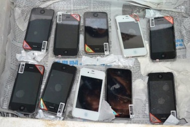 Phát hiện hàng nghìn điện thoại lậu ở cửa hàng “gà rán BBQ” 