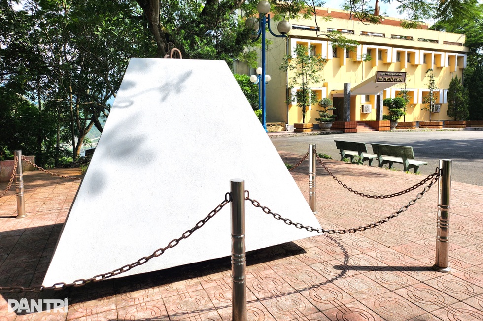 Bức thư bí ẩn trong khối bê tông từ 1983, năm 2100 mới được mở - 1