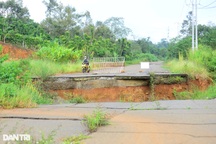 Đường tránh 800 tỷ đồng ở Bảo Lộc nứt toác, tách làm đôi