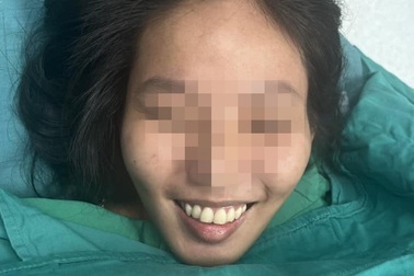 Sản phụ "ghép tạm tay đứt lìa vào chân" hạnh phúc khi 2 con trai chào đời