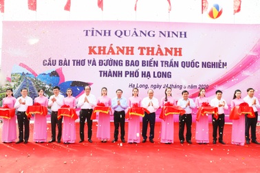 Thủ tướng Nguyễn Xuân Phúc cắt băng khánh thành 2 công trình trọng điểm