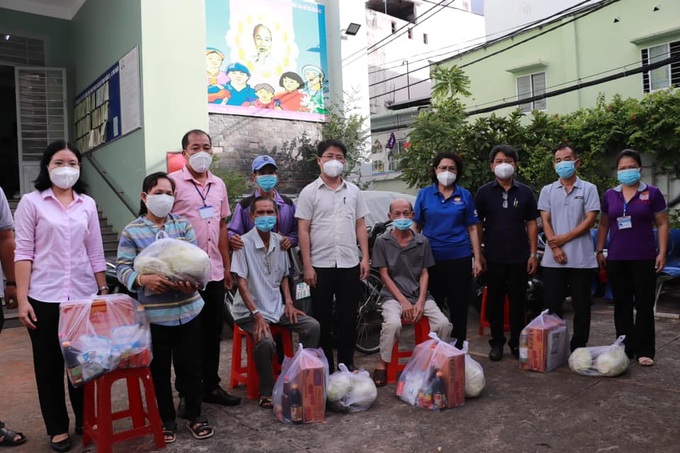 TP.HCM tiếp nhận gần 918 tỷ đồng tiền mặt ủng hộ công tác phòng, chống dịch Covid-19 - Ảnh 1.