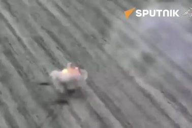 Máy bay không người lái Nga dồn dập truy kích xe tăng Leopard ở Ukraine