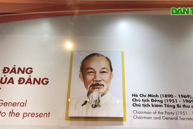 "Tự hào 90 năm Đảng cộng sản Việt Nam - một chặng đường vẻ vang"