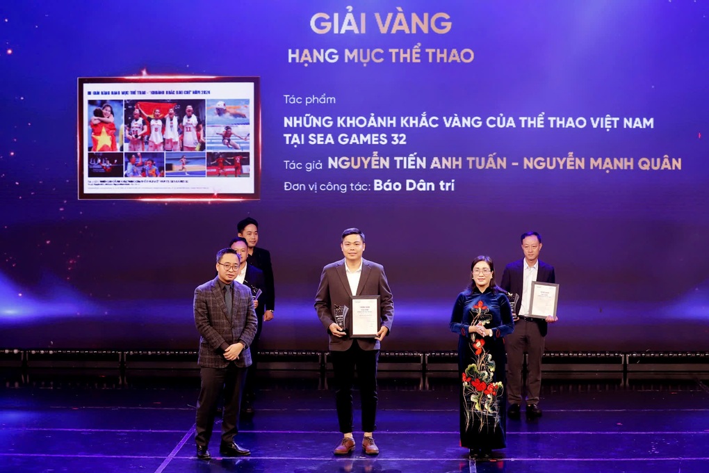 Báo Dân trí đoạt giải Vàng, Bạc Khoảnh khắc Báo chí năm 2024 - 1 Báo Dân trí đoạt giải Vàng, Bạc Khoảnh khắc Báo chí năm 2024 - 1