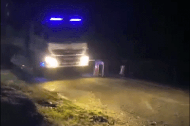 Khởi tố tài xế xe tải tông gãy barie, thông chốt kiểm dịch