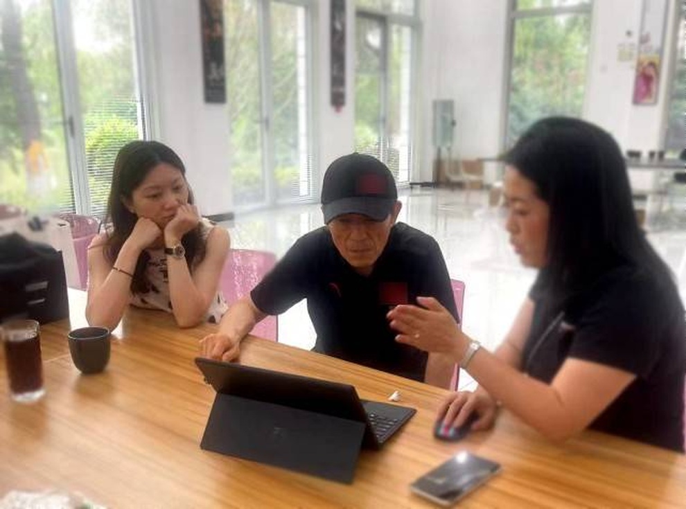 Yêu chiều vợ con như đạo diễn Trương Nghệ Mưu: 2 năm sắm 2 xế sang - 1 Yêu chiều vợ con như đạo diễn Trương Nghệ Mưu: 2 năm sắm 2 xế sang - 1