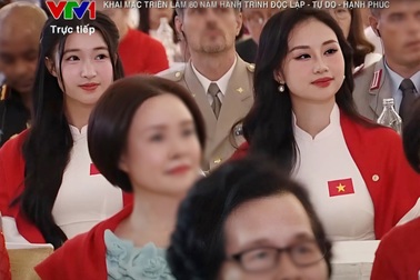 Á hậu Phương Nhi hiếm hoi lộ diện trên truyền hình, clip 3 giây gây sốt