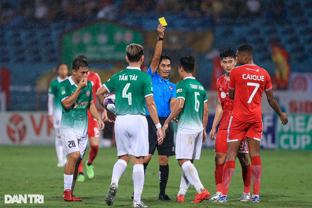 Văn Lâm cản phá penalty, CLB Bình Định vào bán kết Cúp Quốc gia - 6 Văn Lâm cản phá penalty, CLB Bình Định vào bán kết Cúp Quốc gia - 6