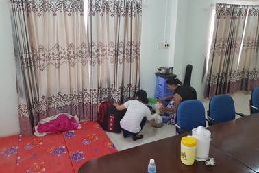 Nhà ở xã hội Hoàng Quân Nha Trang: Cư dân mang đồ đạc, chăn màn… vào ở trụ sở dự án