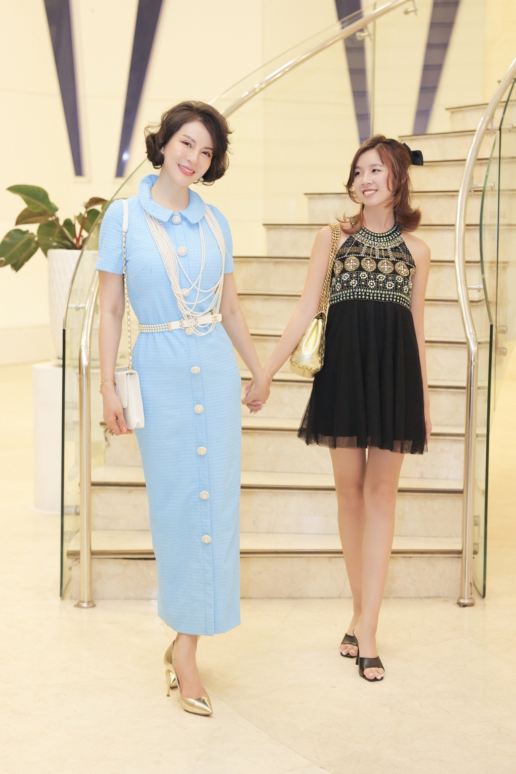 Con gái xinh đẹp của nữ hoàng ảnh lịch Thanh Mai gây chú ý khi đi cùng mẹ - 5