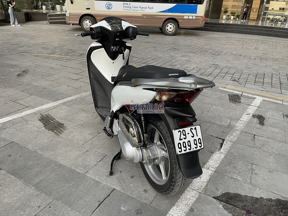 Cặp đôi Honda SH biển ngũ 9 được hét giá hơn 2 tỷ đồng tại Hà Nội - 2 Cặp đôi Honda SH biển ngũ 9 được hét giá hơn 2 tỷ đồng tại Hà Nội - 2