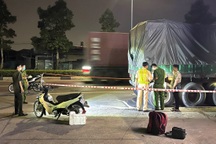 Xe container chạy lùi, cán tử vong người đi xe đạp điện ở Bình Dương