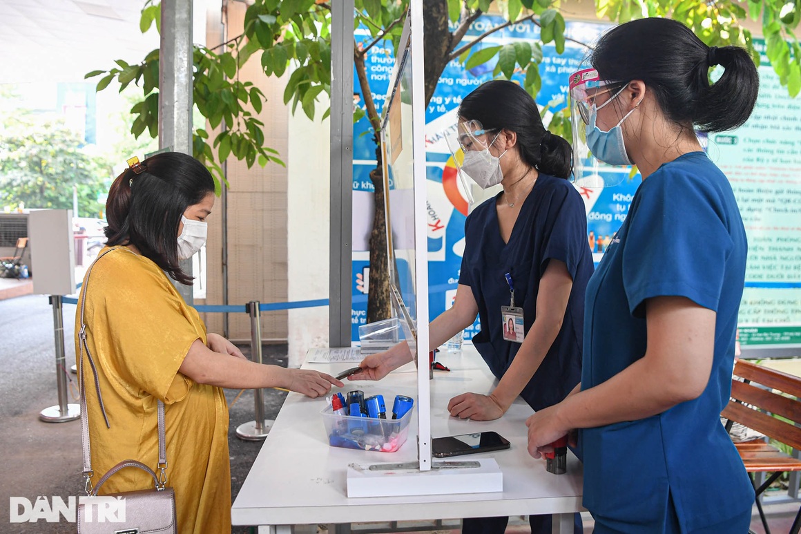 Quy trình tiêm vắc xin ngừa Covid-19 cho hơn 1.000 thai phụ ở Hà Nội - 3 Quy trình tiêm vắc xin ngừa Covid-19 cho hơn 1.000 thai phụ ở Hà Nội - 3