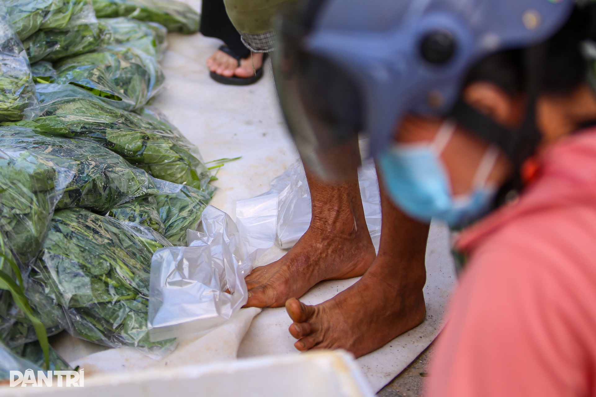 Chuyện về chàng trai cụt hai tay lấy được vợ chỉ sau 10 cuộc gọi - 15 Chuyện về chàng trai cụt hai tay lấy được vợ chỉ sau 10 cuộc gọi - 15