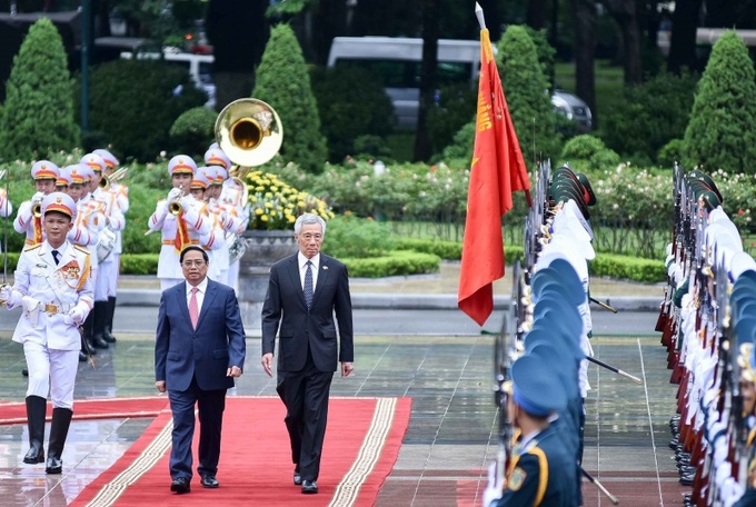 Hai Thủ tướng duyệt đội danh dự Quân đội Nhân dân Việt Nam