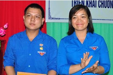 Trao huy hiệu Tuổi trẻ dũng cảm cho thanh niên cứu 2 người gặp nạn