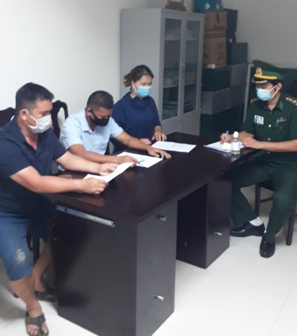Phát hiện, ngăn chặn nhiều đối tượng xuất, nhập cảnh trái phép - 2 Phát hiện, ngăn chặn nhiều đối tượng xuất, nhập cảnh trái phép - 2