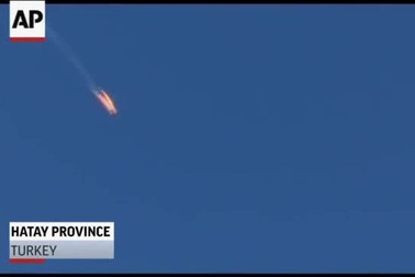 Chiến đấu cơ Nga bốc cháy ngùn ngụt trên bầu trời sau khi bị bắn