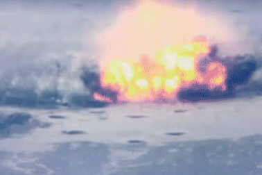 Ukraine phá hủy lựu pháo, bắn rơi "xe tăng bay" Mi-24 Nga ở Donbass