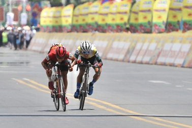 Đội Quân khu 7 có chiến thắng đầu tiên tại giải xe đạp xuyên Việt 2022