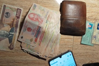 Thiếu tá quân đội trả lại 16 triệu đồng nhặt được