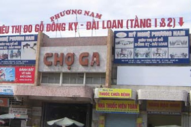 Chợ ga Vinh “đóng cửa” vì phát hiện một người treo cổ