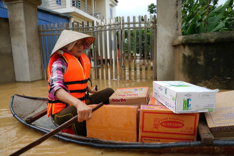 Những khung cảnh lịch sử giữa trận lụt lớn nhất 23 năm qua ở Thái Nguyên - 4 Những khung cảnh lịch sử giữa trận lụt lớn nhất 23 năm qua ở Thái Nguyên - 4