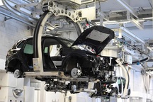 Thiếu chip bán dẫn, toàn ngành ô tô điêu đứng