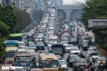 Thủ tướng: "Cấp bách xử lý ùn tắc giao thông và ô nhiễm không khí ở Hà Nội"