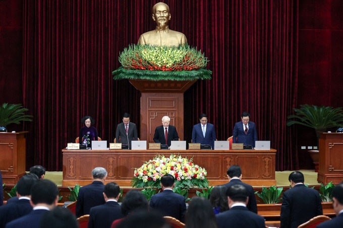 Trung ương dành một phút tưởng niệm Ủy viên Trung ương Đảng, Phó Thủ tướng Chính phủ Lê Văn Thành; các nạn nhân đã bị thiệt mạng trong các đợt thiên tai, hỏa hoạn.