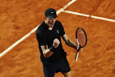 Jannik Sinner có cơ hội sánh ngang Djokovic ở Roland Garros 2025