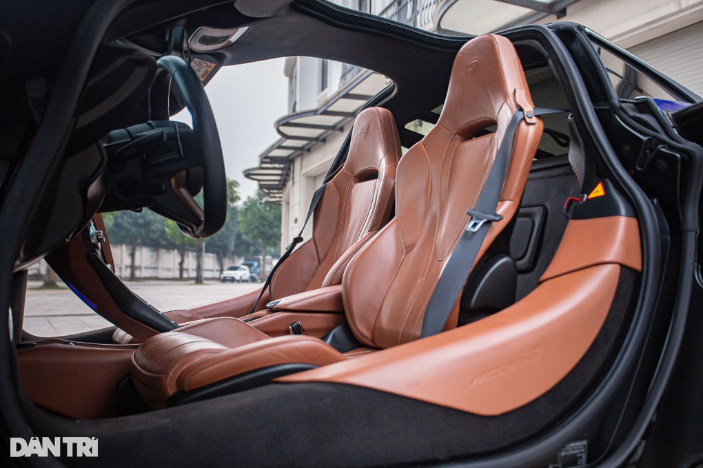 Đi 11.000km, siêu xe McLaren 720S mất giá 9 tỷ đồng dù đã được độ khủng - 11 Đi 11.000km, siêu xe McLaren 720S mất giá 9 tỷ đồng dù đã được độ khủng - 11