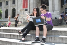 Sinh viên Singapore "ngồi trên đống lửa" vì nguy cơ bị trục xuất khỏi Mỹ