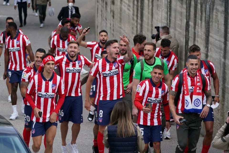 Cổ động viên trẻ qua đời trong khi ăn mừng Atletico Madrid vô địch - 11 Cổ động viên trẻ qua đời trong khi ăn mừng Atletico Madrid vô địch - 11