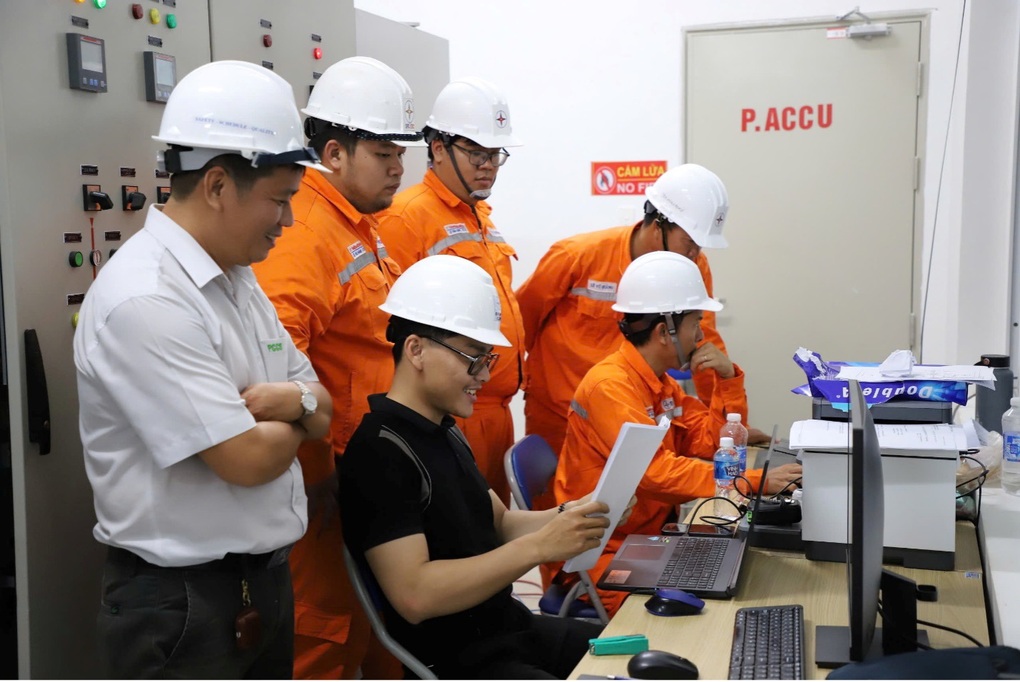 Xuyên đêm hoàn thành công trình Trạm biến áp 110kV Hoa Lư - 3 Xuyên đêm hoàn thành công trình Trạm biến áp 110kV Hoa Lư - 3