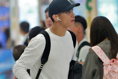 Văn Hậu có mặt tại khách sạn, hội quân cùng đội tuyển Việt Nam