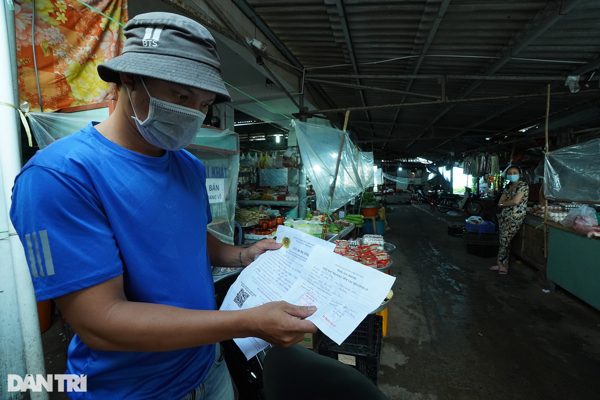 Tiểu thương Cần Giờ ra chợ bằng thẻ xanh Covid-19 - 8 Tiểu thương Cần Giờ ra chợ bằng thẻ xanh Covid-19 - 8