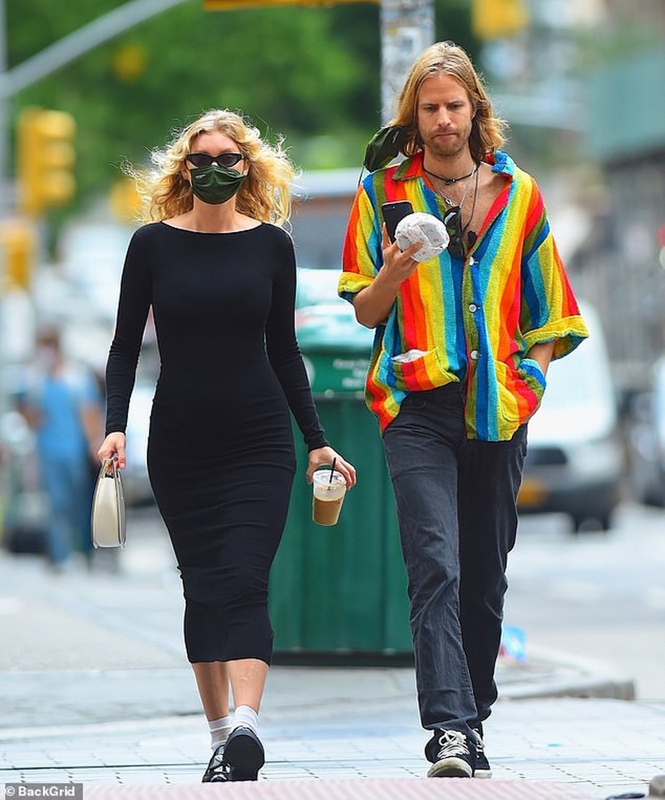 Thiên thần nội y Elsa Hosk bất ngờ báo tin bầu bí - 2 Thiên thần nội y Elsa Hosk bất ngờ báo tin bầu bí - 2